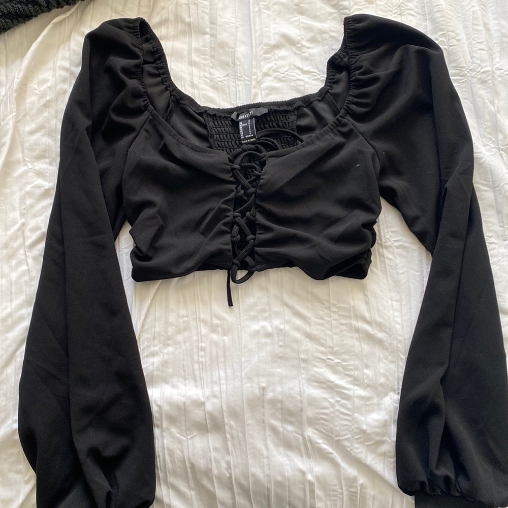 Black forever 21 long sleeve crop top size small